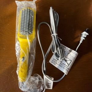 The Brush Crush Straightening Brush NEVER USED